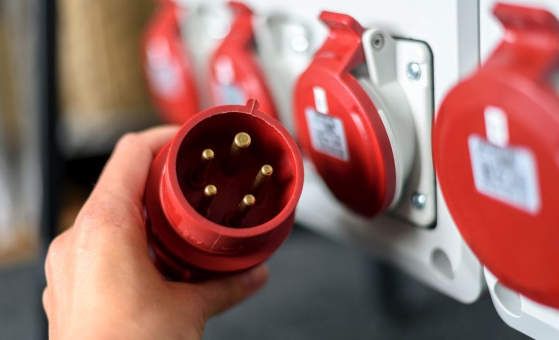 Kabel 4-żyłowy do wtyczki 5-bolcowej