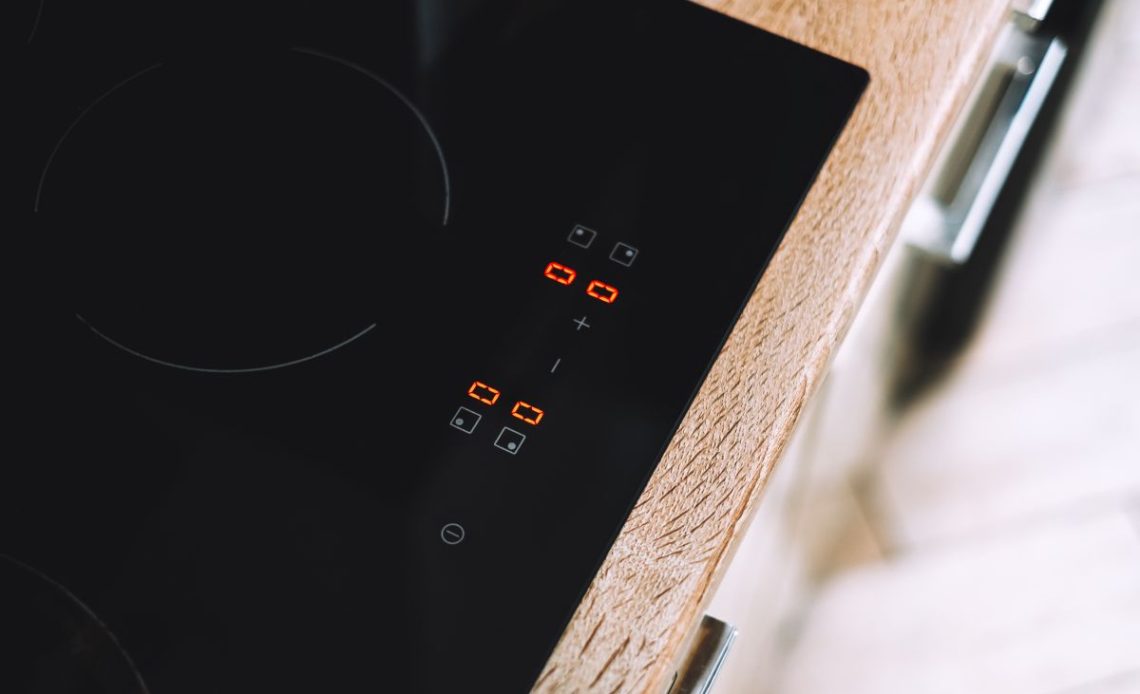 Jak włączyć płytę indukcyjną Candy