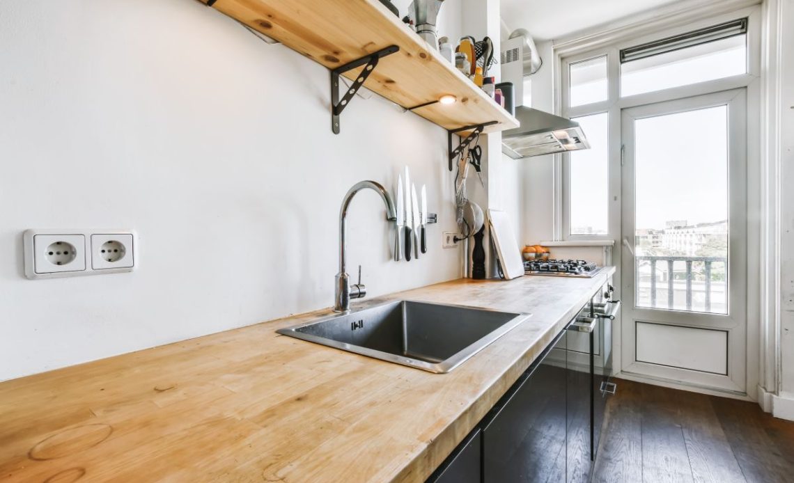 Blat kuchenny przy zlewie