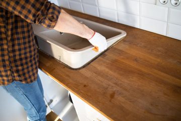 Otwór pod zlew w blacie – jak go wyciąć i jaką odległość zachować od krawędzi?