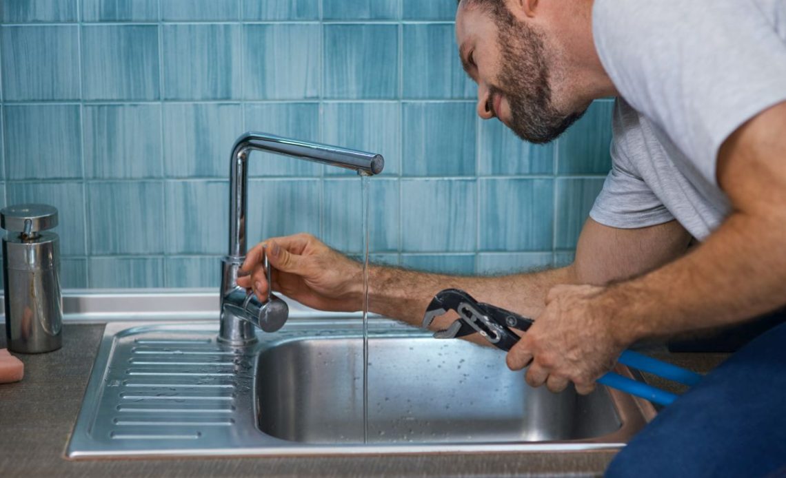 Wymiana baterii w zlewie