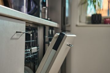 Front zmywarki Electrolux – jak samodzielnie zdemontować panel zabudowy?