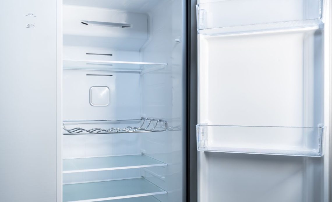 Zmiana kierunku otwierania drzwi Beko