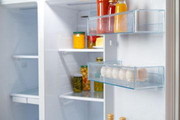 Zapchany skraplacz w lodówce – jak go bezpiecznie wyczyścić?