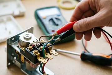Mostkowanie termostatu w lodówce – jak przetestować sprawność?